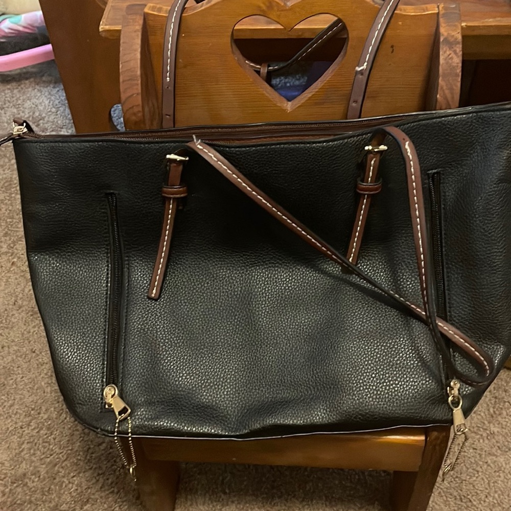 Locking conceal and carry purse with wallet